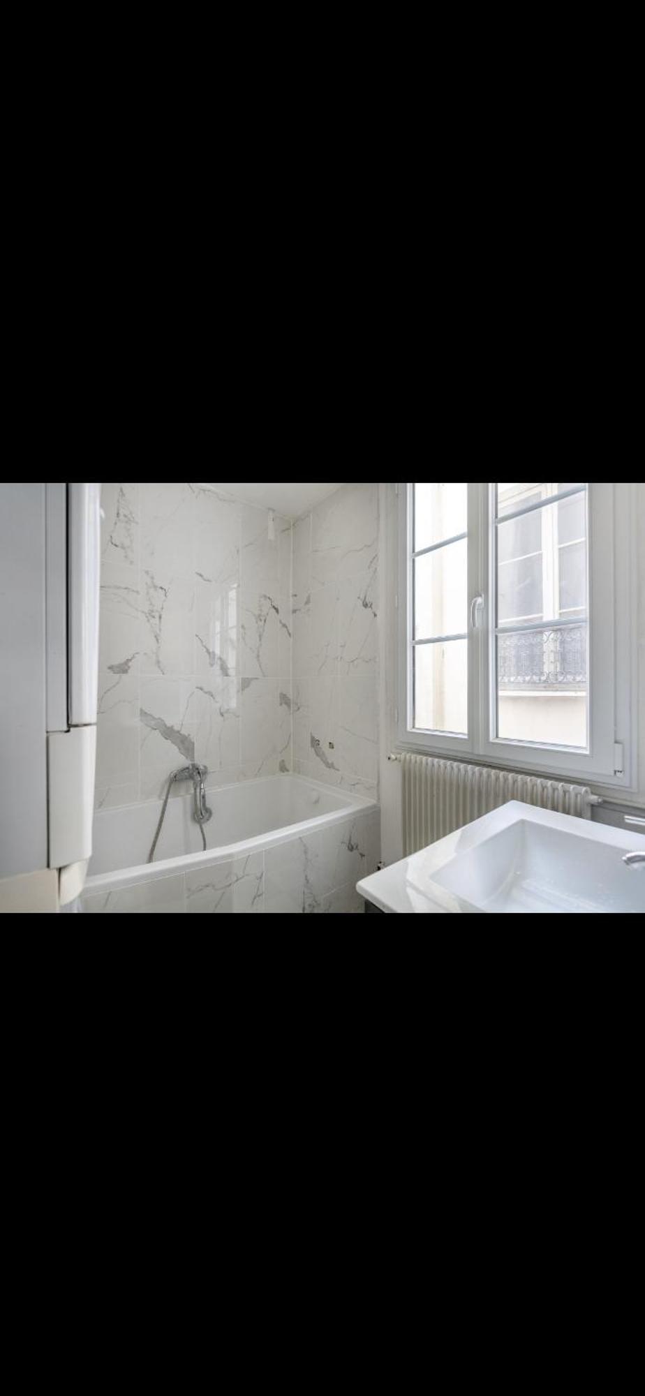 Beautiful Three-room Near Pantheon Parigi